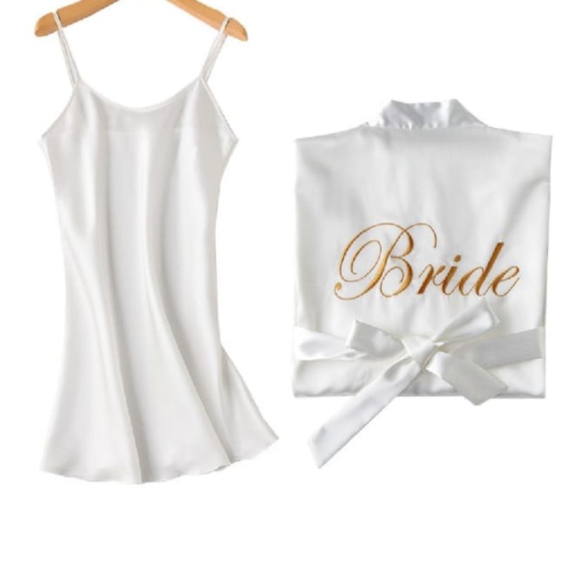 Set Halat și Camasa de Noapte Bride din Satin – Eleganta si Rafinament pentru Noaptea Nuntii